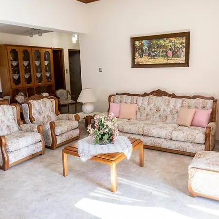 Roula's Cosy Apartment
